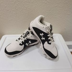 13K kids leadoff UNDER ARMOUR baseball cleat. White and black.
